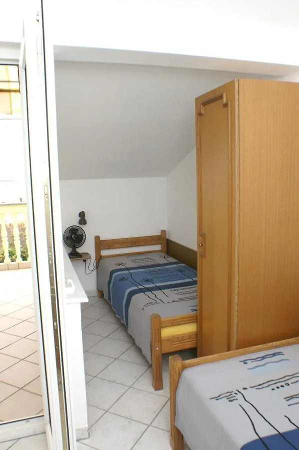 Apartments By The Sea Mandre, Pag - 4098 0*, Mandre Croatia