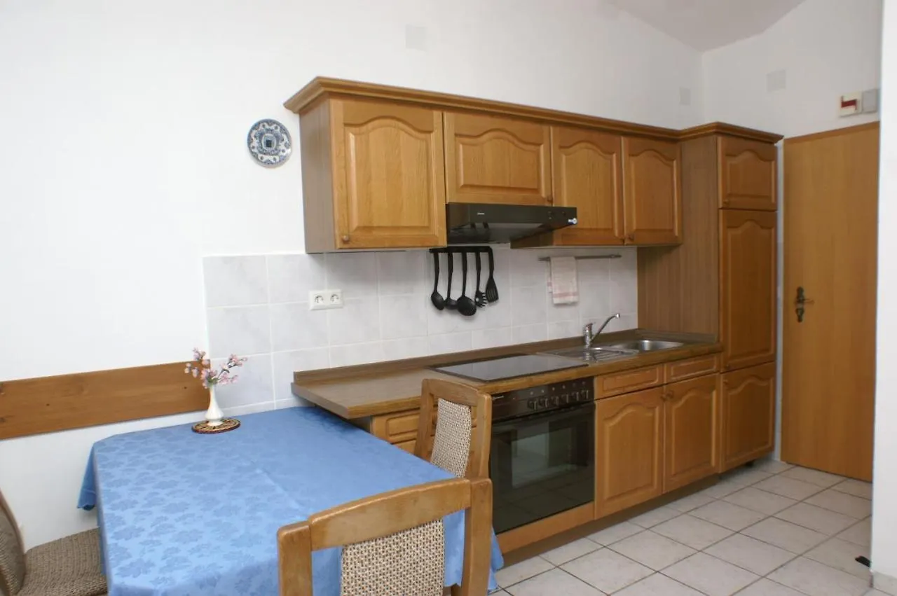Apartments By The Sea Mandre, Pag - 4098 0*, Mandre Croatia